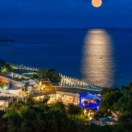 Village - Il Castello אתר נופש 5*